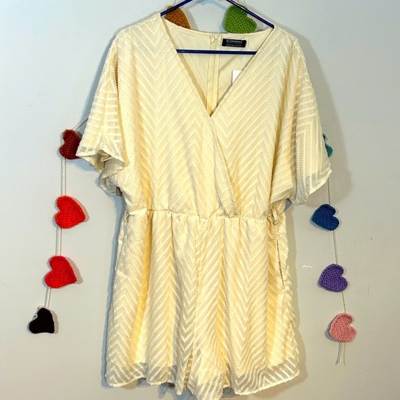 Cream colored Romper NWT Size 2X - Picture 1 of 6